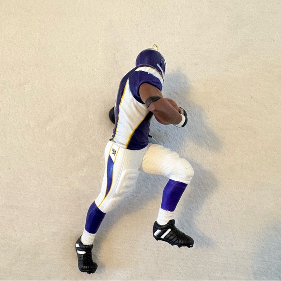Hallmark Keepsake Ornament: Football Legends Series: Adrian Peterson - Picture 11 of 16